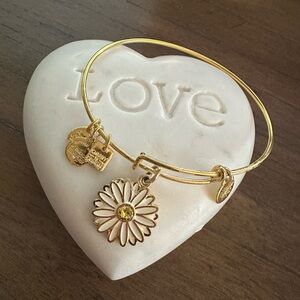 Gold Daisy Charm Bracelet 6 total